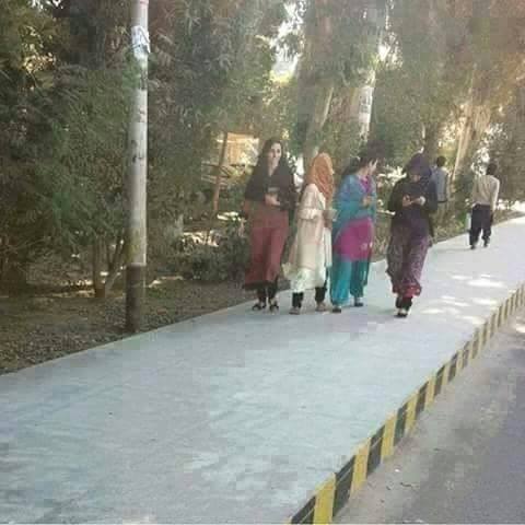Staring Girls - تاڑوو لڑکیاں