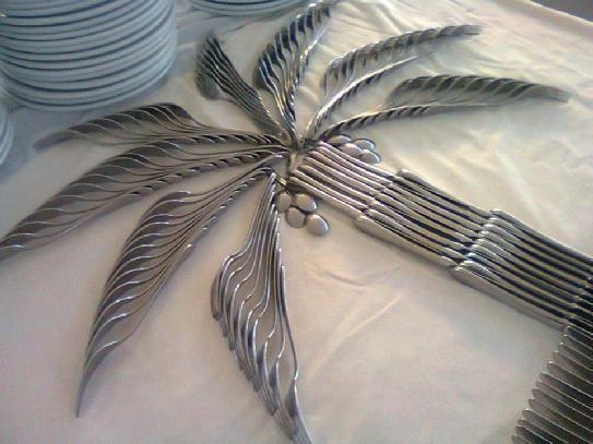 Spoon Decoration Design for Dining Table