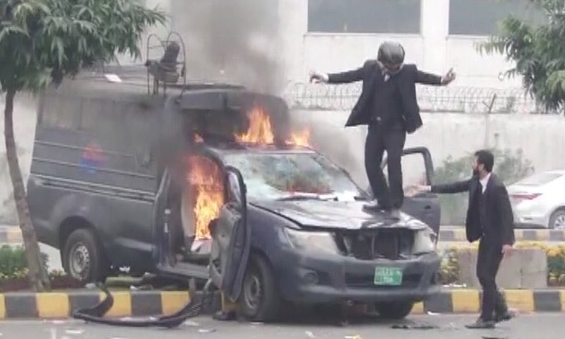 ڈاکٹر بمقابلہ وکیل
