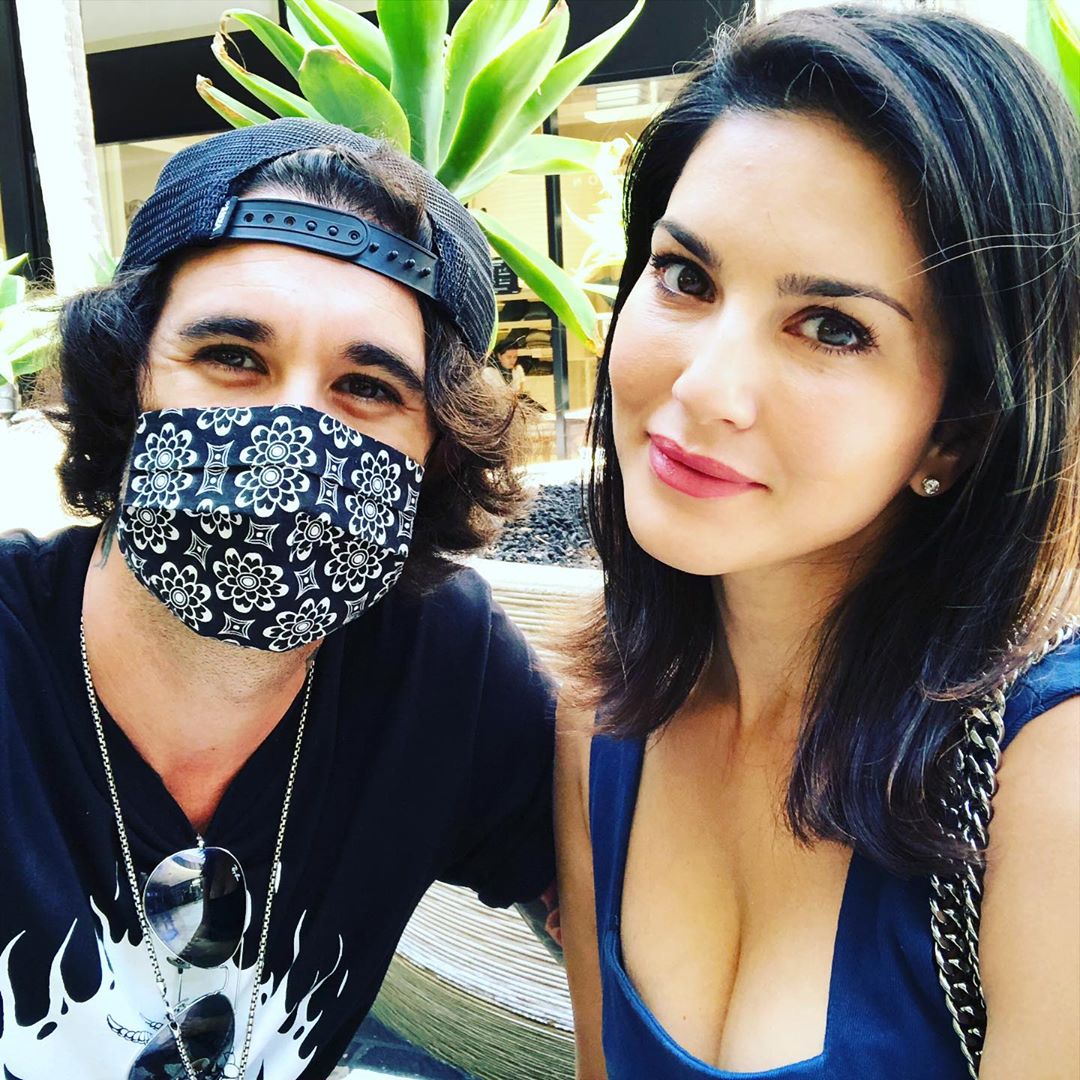 Sunny Leone exposing Daniel Weber Concealing