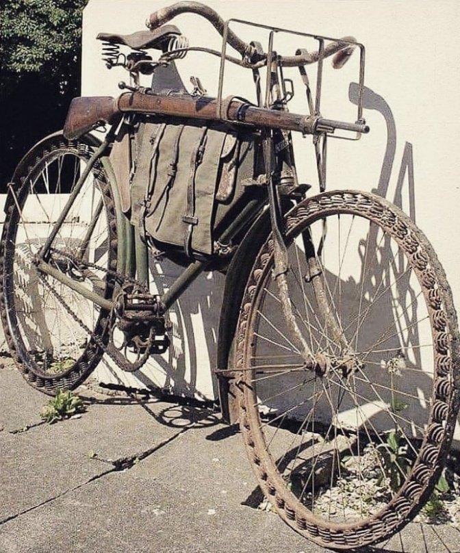 Bicycle Tank with Tubeless Tyreless Spring Wheels with Gun