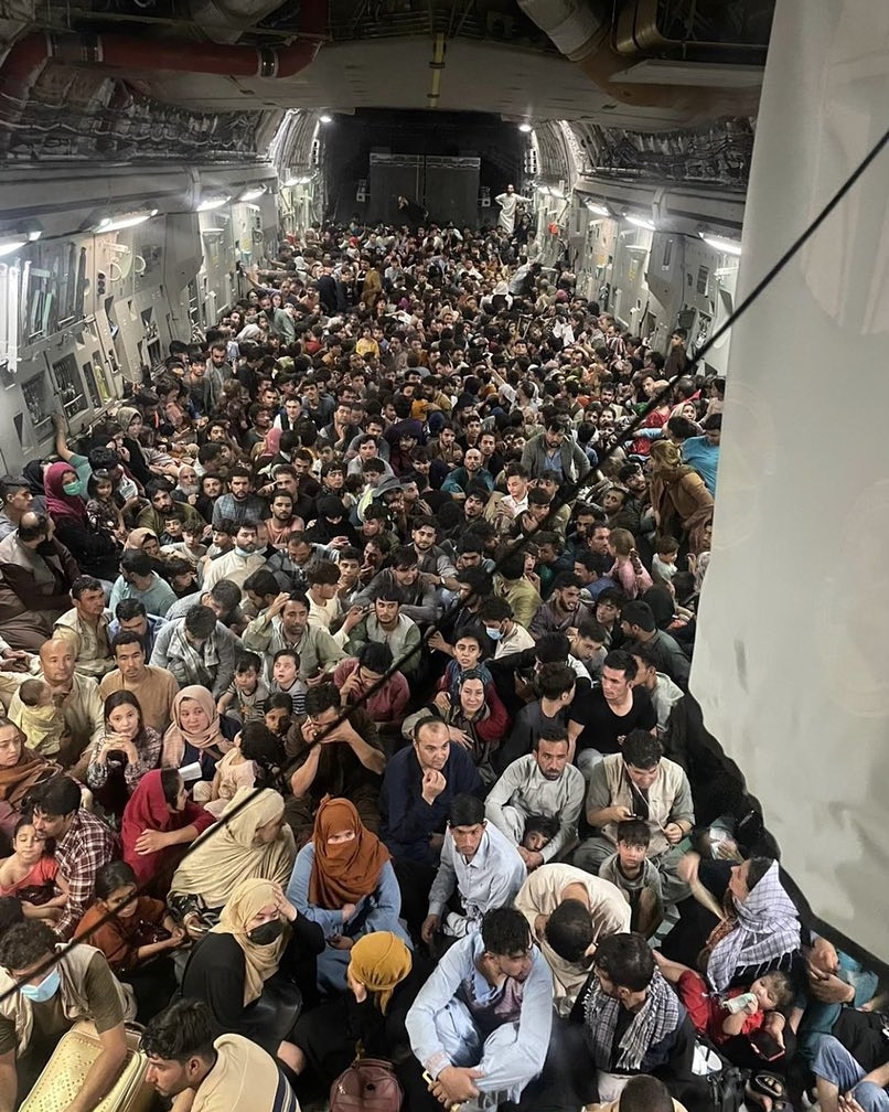 This is how Afghan evacuate in US Air Force plane for Qatar
