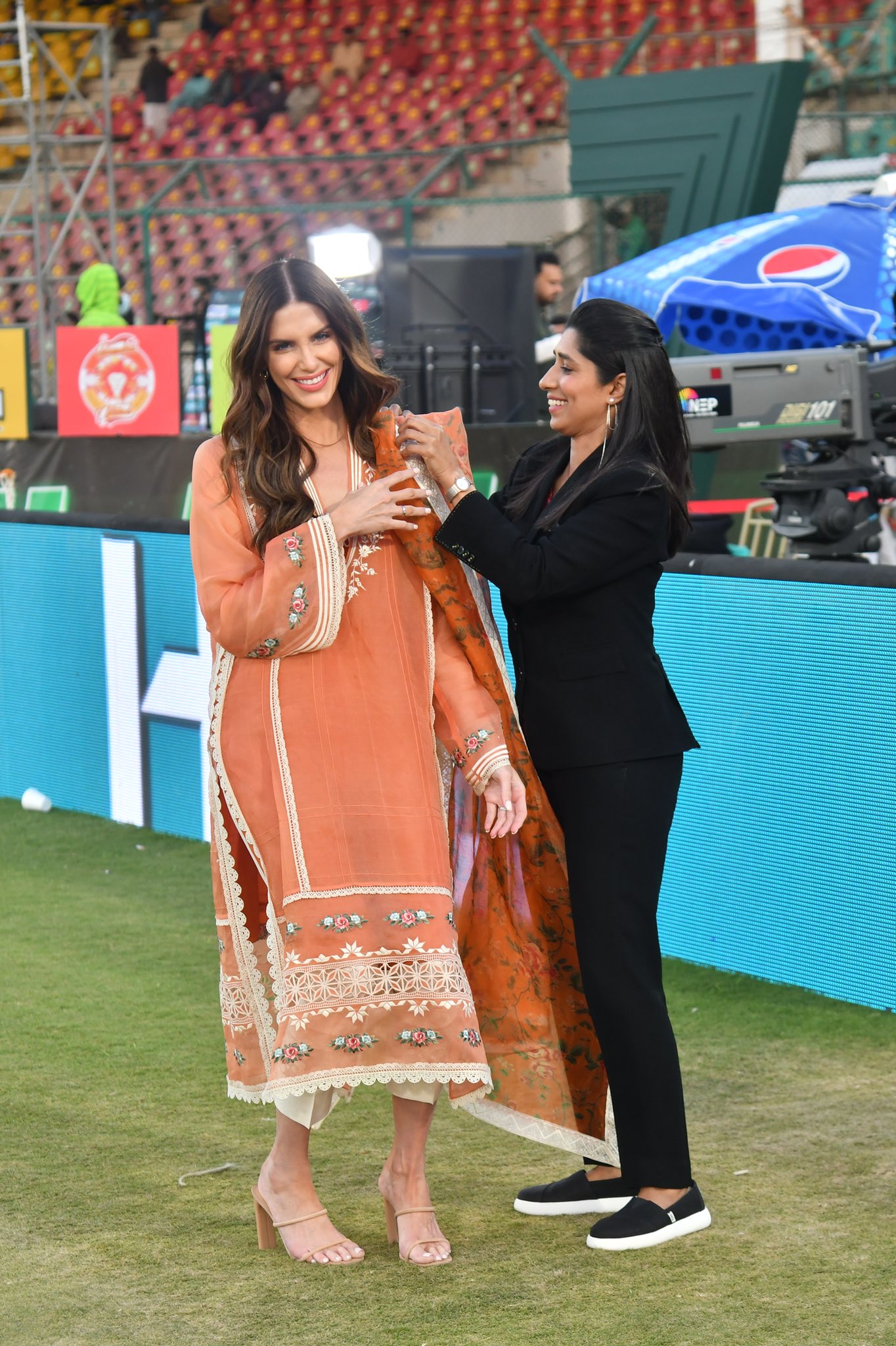 Erin Holland in salwar kameez with Urooj Mumtaz Khan during PSL 2022